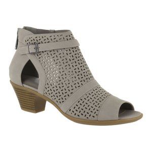 NWT Easy Street Women's 9.5 Carrigan Light Gray Laser Cut Ankle Bootie Sandal